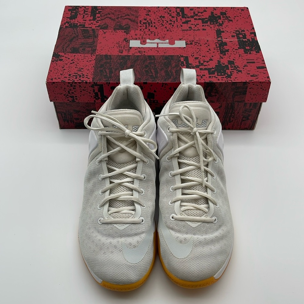Nike Lebron Zoom Witness Men’s Basketball Shoes 11.5 With Box